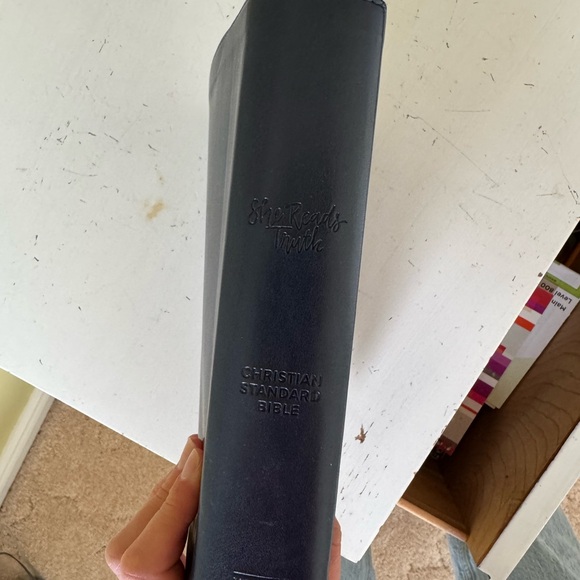 She reads truth bible - Picture 4 of 4